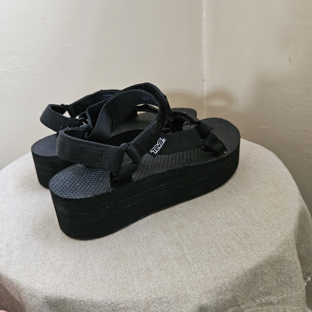 Teva Flatform Universal Sandal Size 9. - Picture 4 of 9